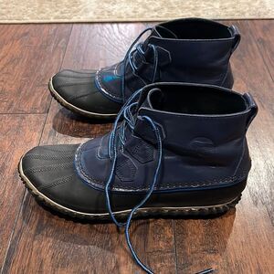 Sorel Out n About rain boot nocturnal blue sz 10.5 in GUC